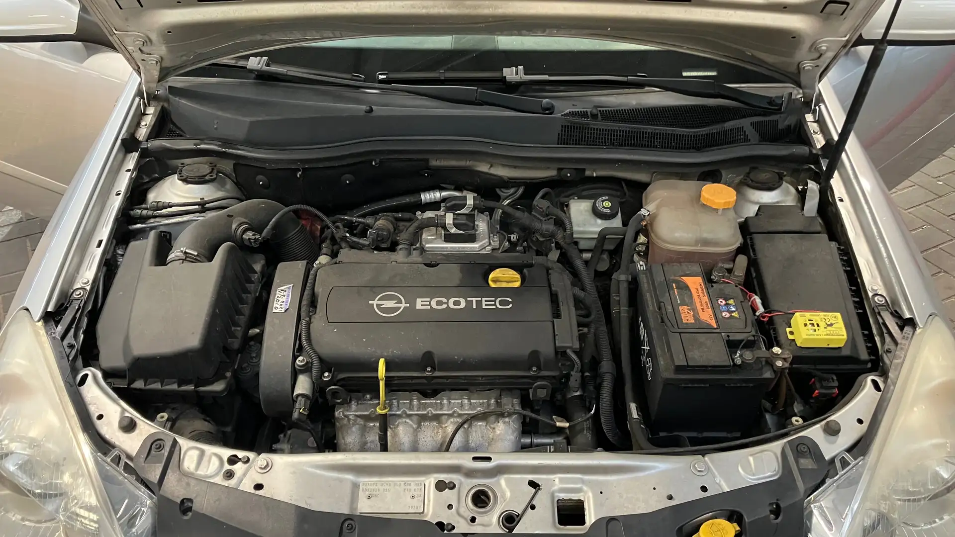 Opel Astra Astra 1.6 Temptation Zilver - 2