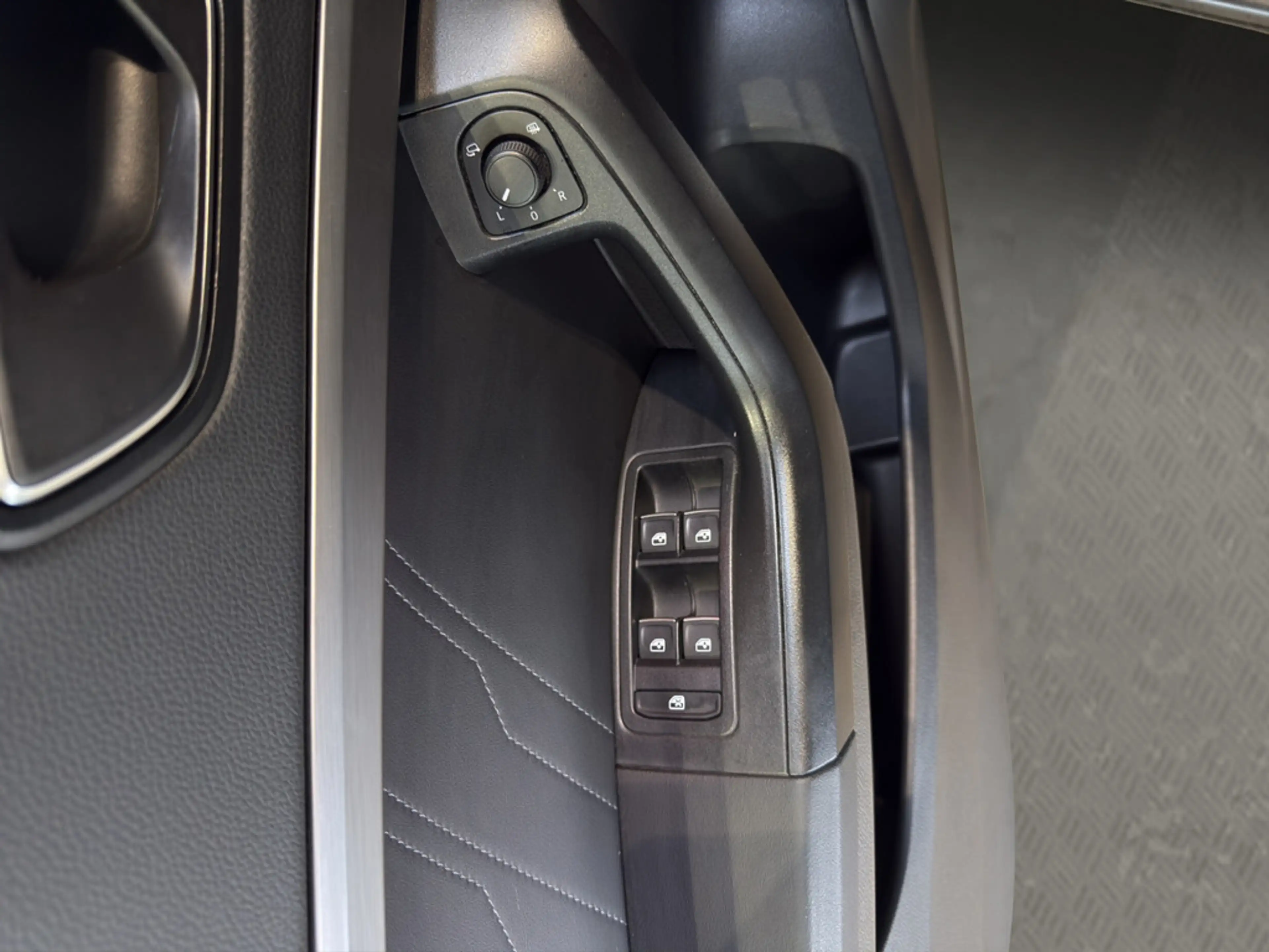 SEAT Ateca 1.5 TSI ACT FR NAVI AHK ACC FACEL. LED — photo 7