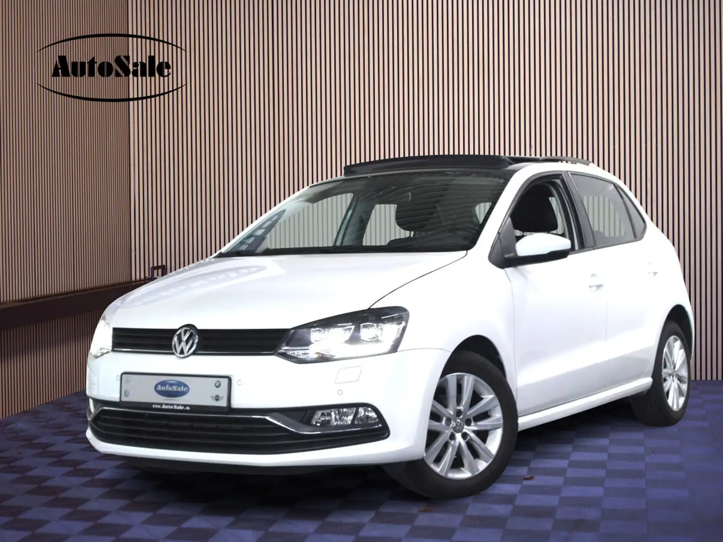 Volkswagen Polo 1.2 TSI Highline LED PANO BLUET PDC CRUISE ECC '16 Bílá - 1
