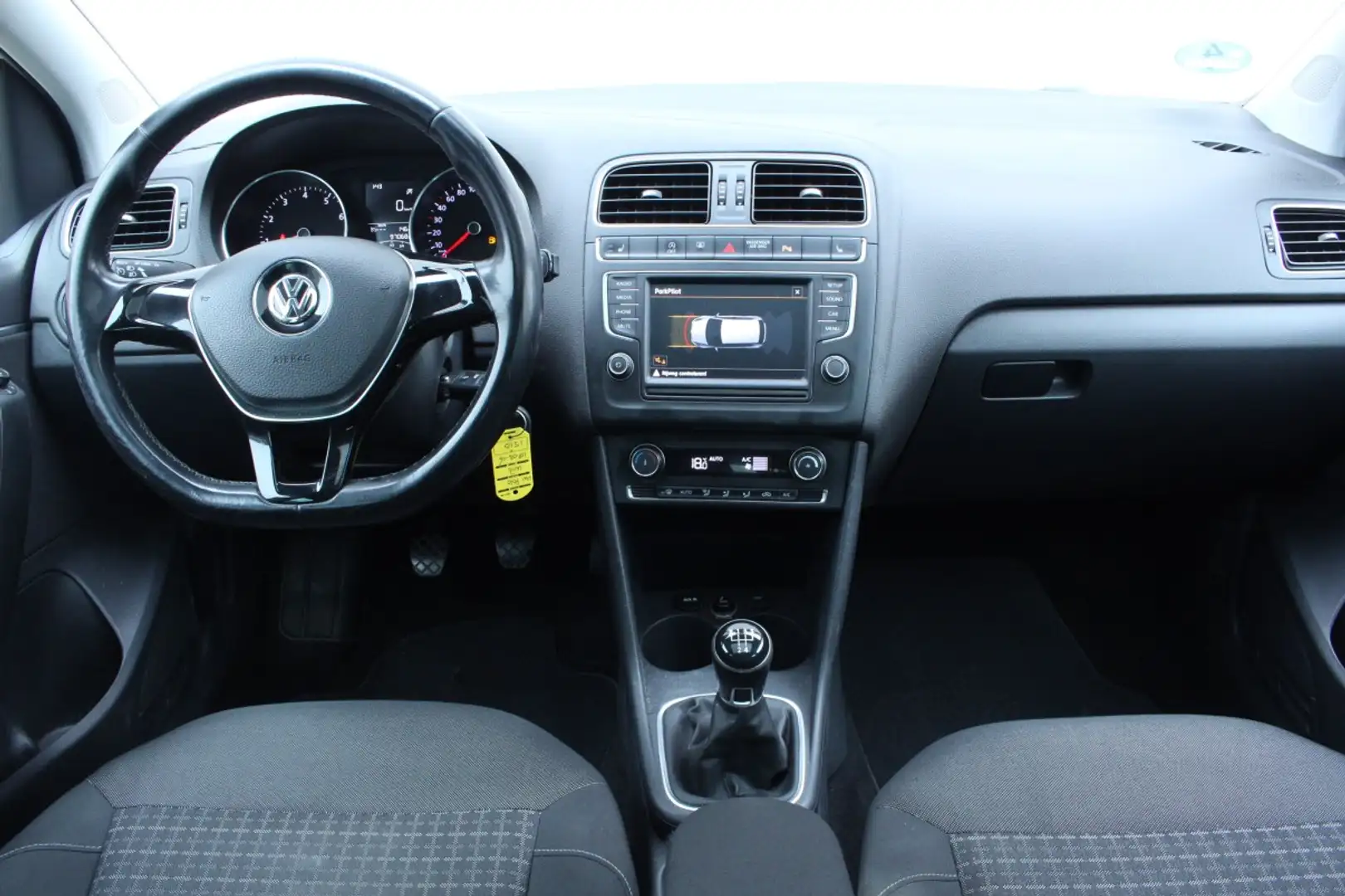 Volkswagen Polo 1.2 TSI Highline LED PANO BLUET PDC CRUISE ECC '16 Wit - 2