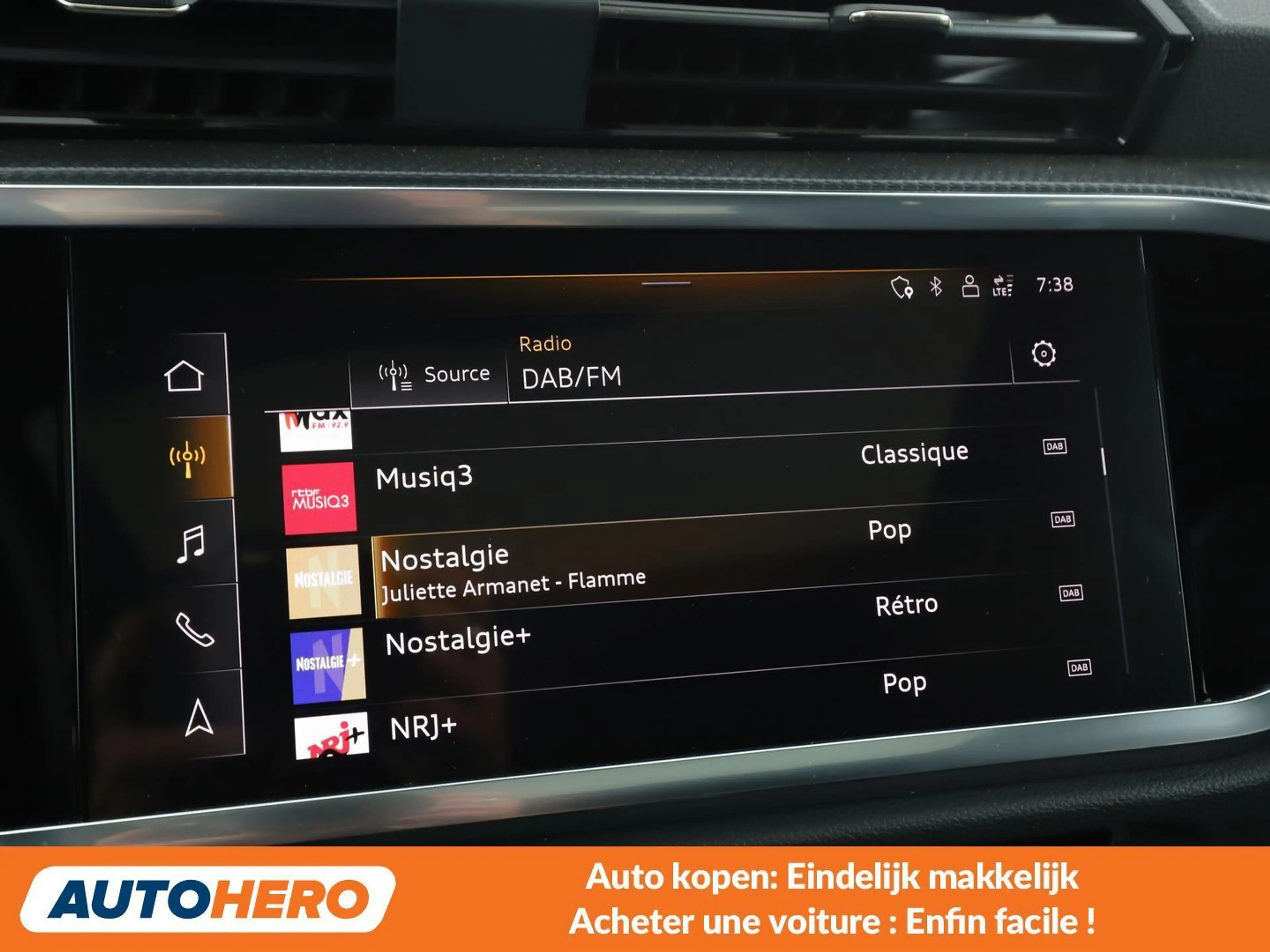 Audi Q3 35 TFSI S line — photo 10
