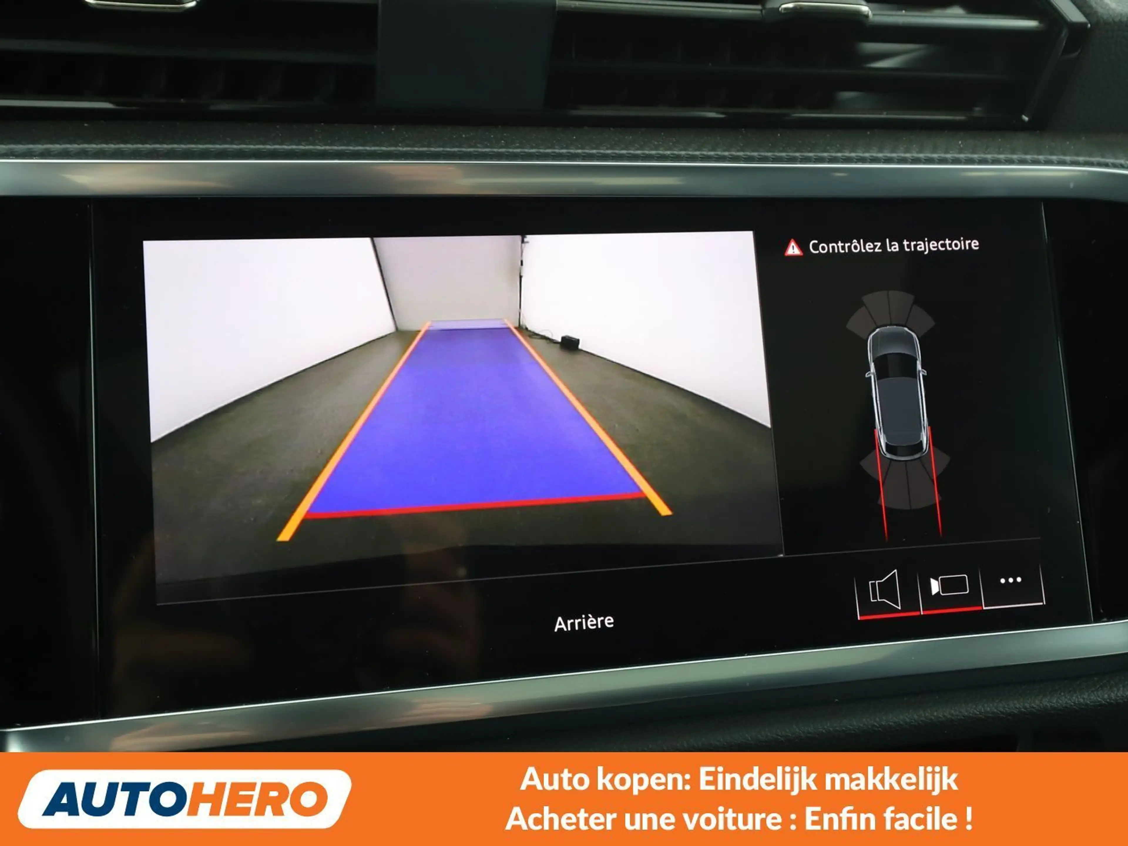 Audi Q3 35 TFSI S line — photo 11