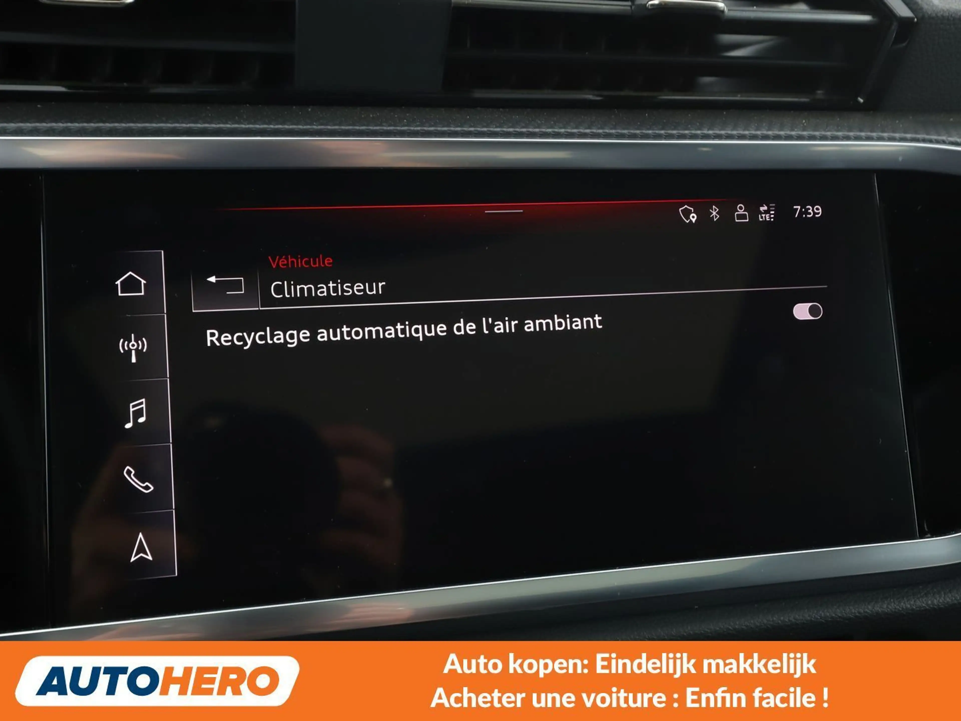 Audi Q3 35 TFSI S line — photo 14