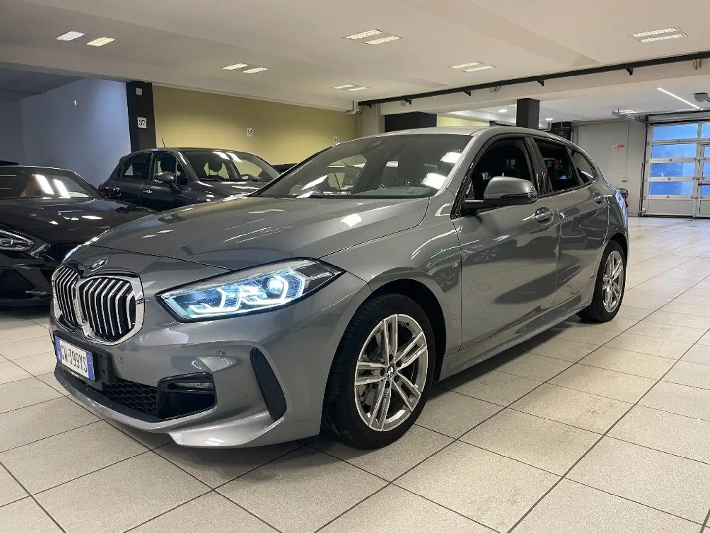 BMW 118 i 5p. Msport M SPORT AUTOMATICA 26.600KM Gris - 1