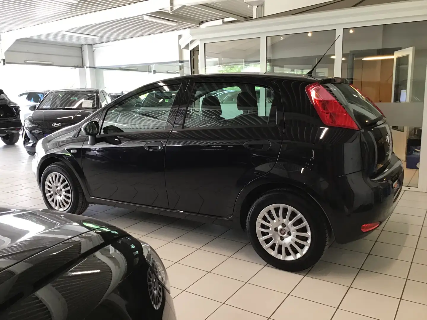 Fiat Punto 1.2i BJ01/2015 61119KM RADIO AIRCO AUX CDSPELER Nero - 2