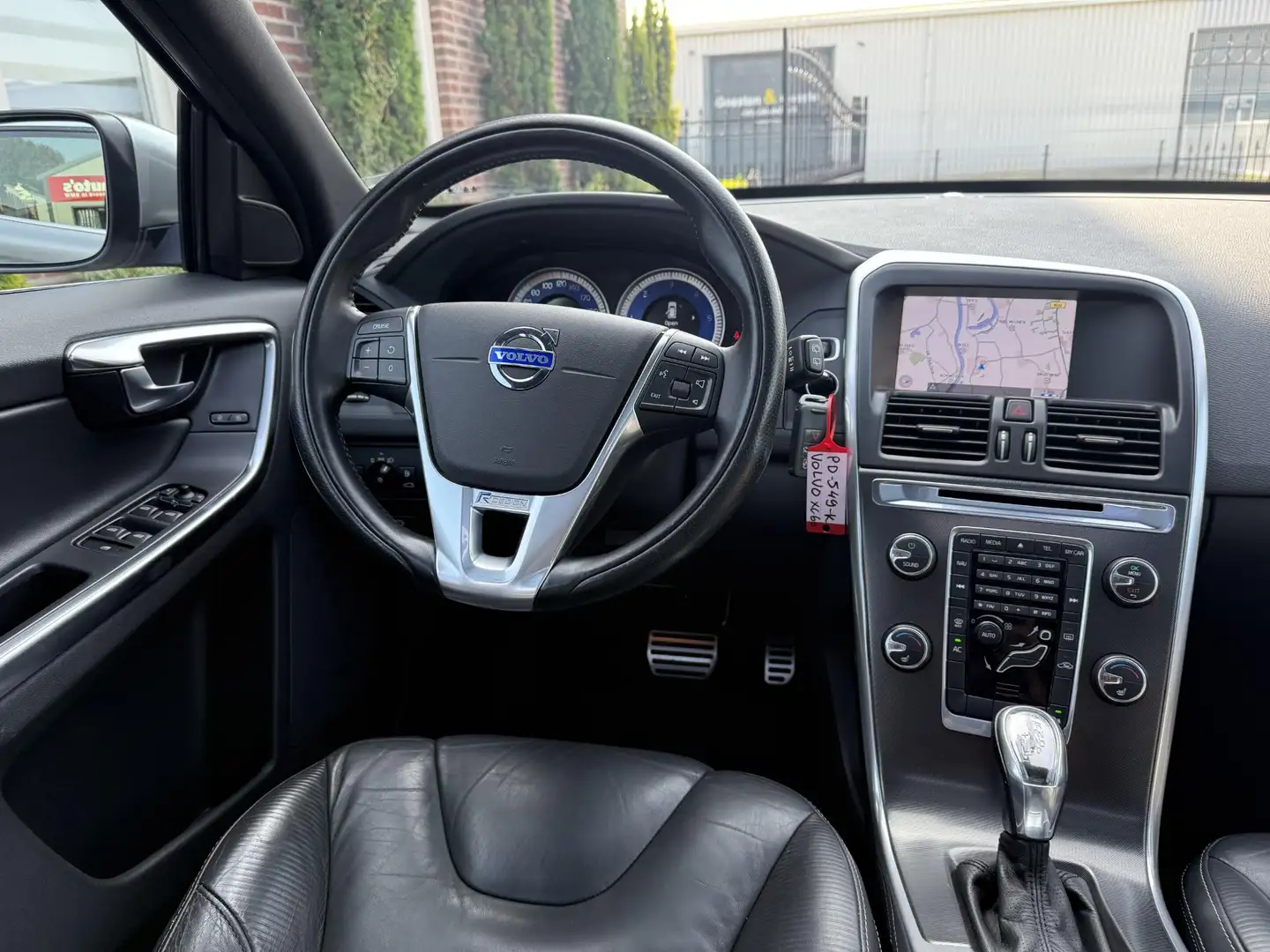Volvo XC60 2.0 D4 R-Design Panorama/Afneem.Trekhaak Gris - 2
