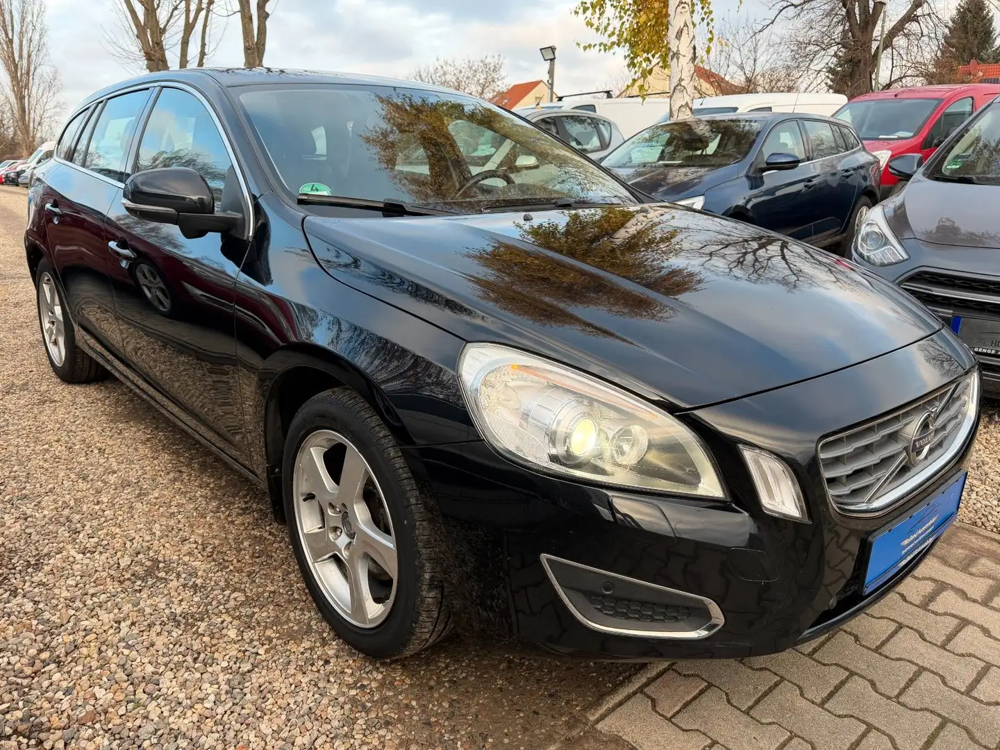Volvo V60 Summum*1.HD*Klima*SHZ*SHD*Kamera*TÜV NEU Schwarz - 2