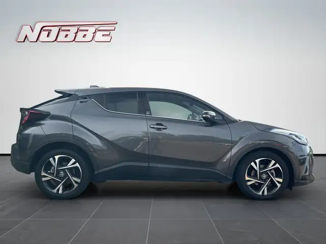 Toyota C-HR view 6