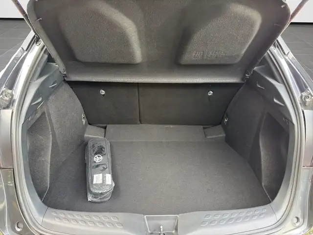 Toyota C-HR view 16
