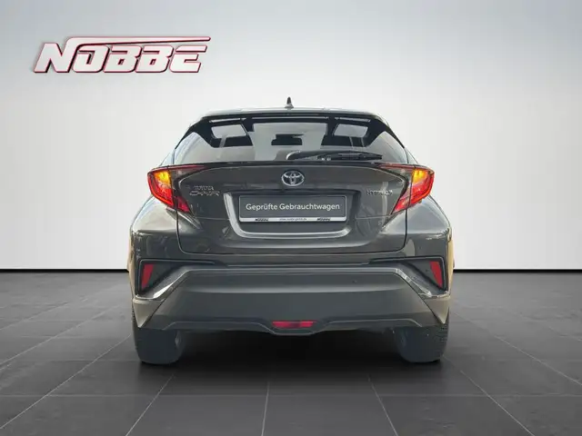 Toyota C-HR view 4