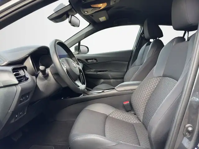 Toyota C-HR view 9