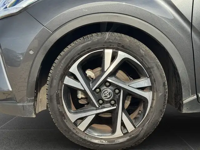 Toyota C-HR view 17