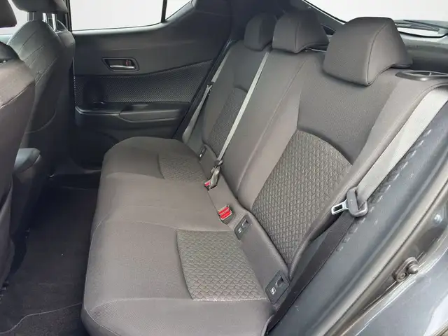Toyota C-HR view 12