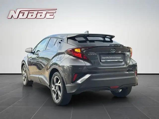 Toyota C-HR view 3