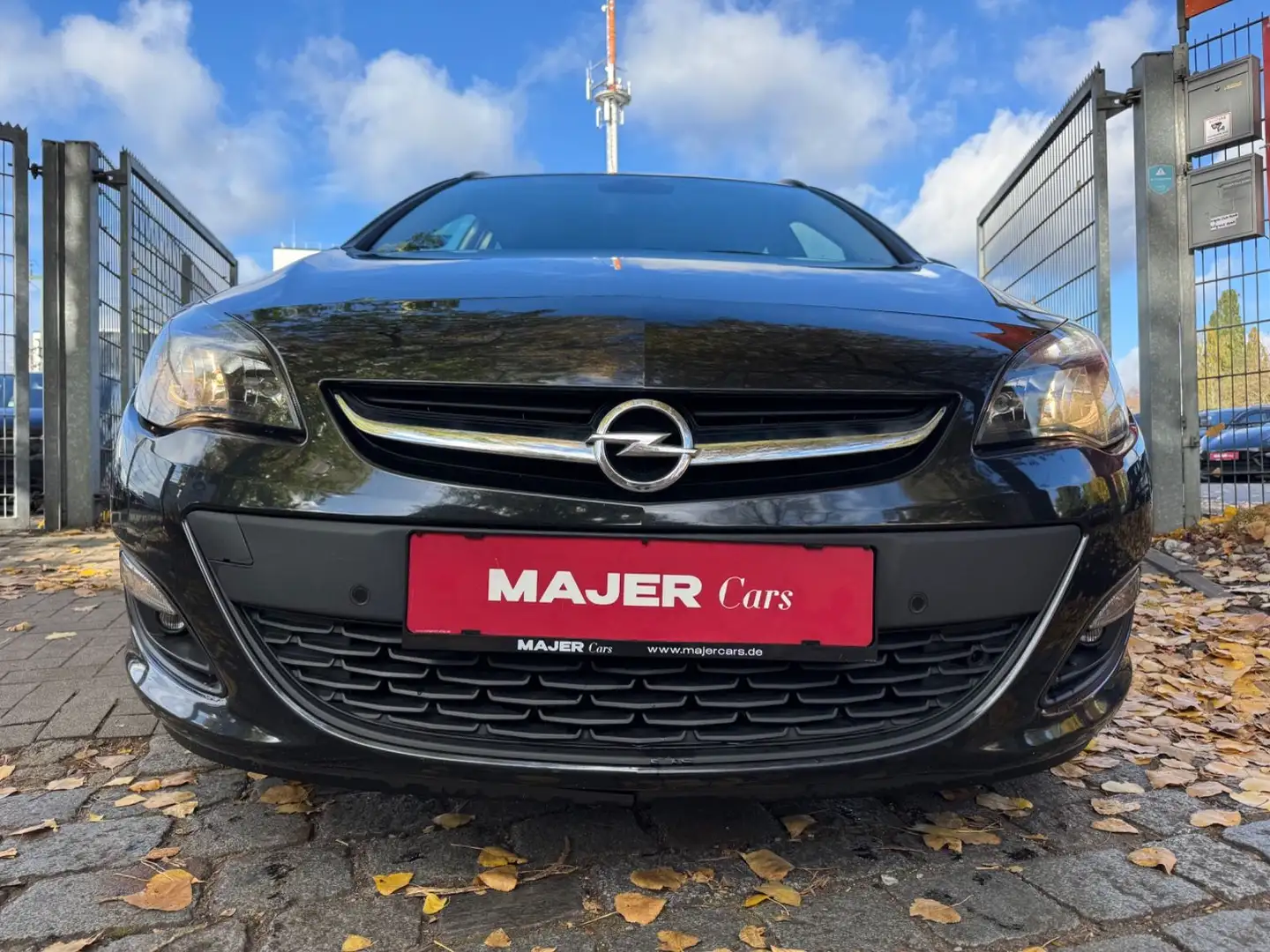 Opel Astra J Sports Tourer NAVI*TEMPOMAT*BT*KAMERA Schwarz - 2