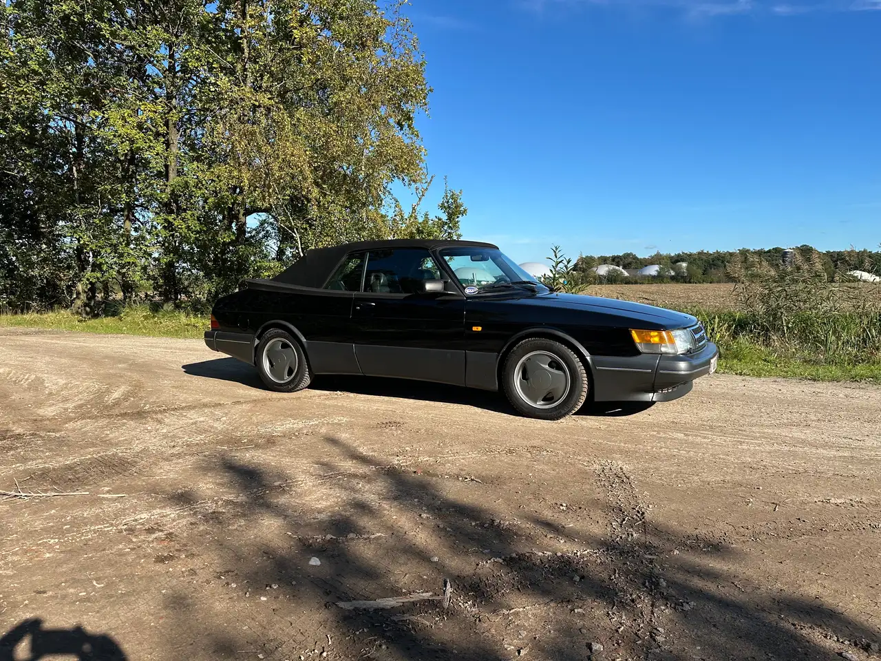 Saab 900