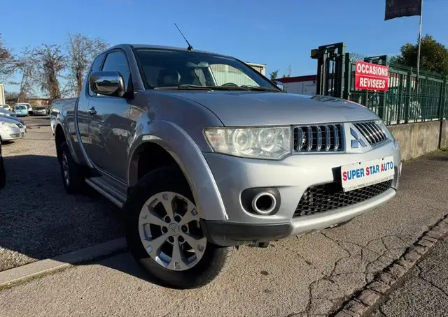 Mitsubishi L200 CLUB CAB 2.5Td 178CV INTENSE