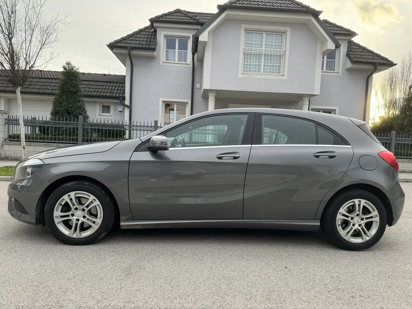 Mercedes-Benz A 180 BlueEfficiency Edition Lifestyle - 2
