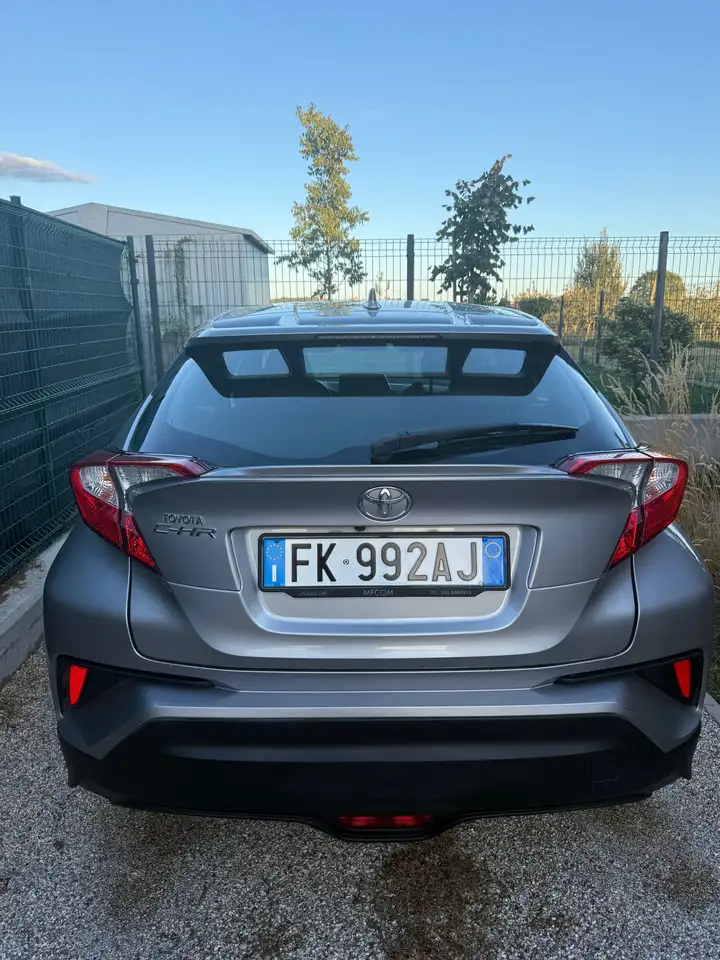 Toyota C-HR C-HR I 2016 1.2t Active 2wd cvt — photo 1 of 7
