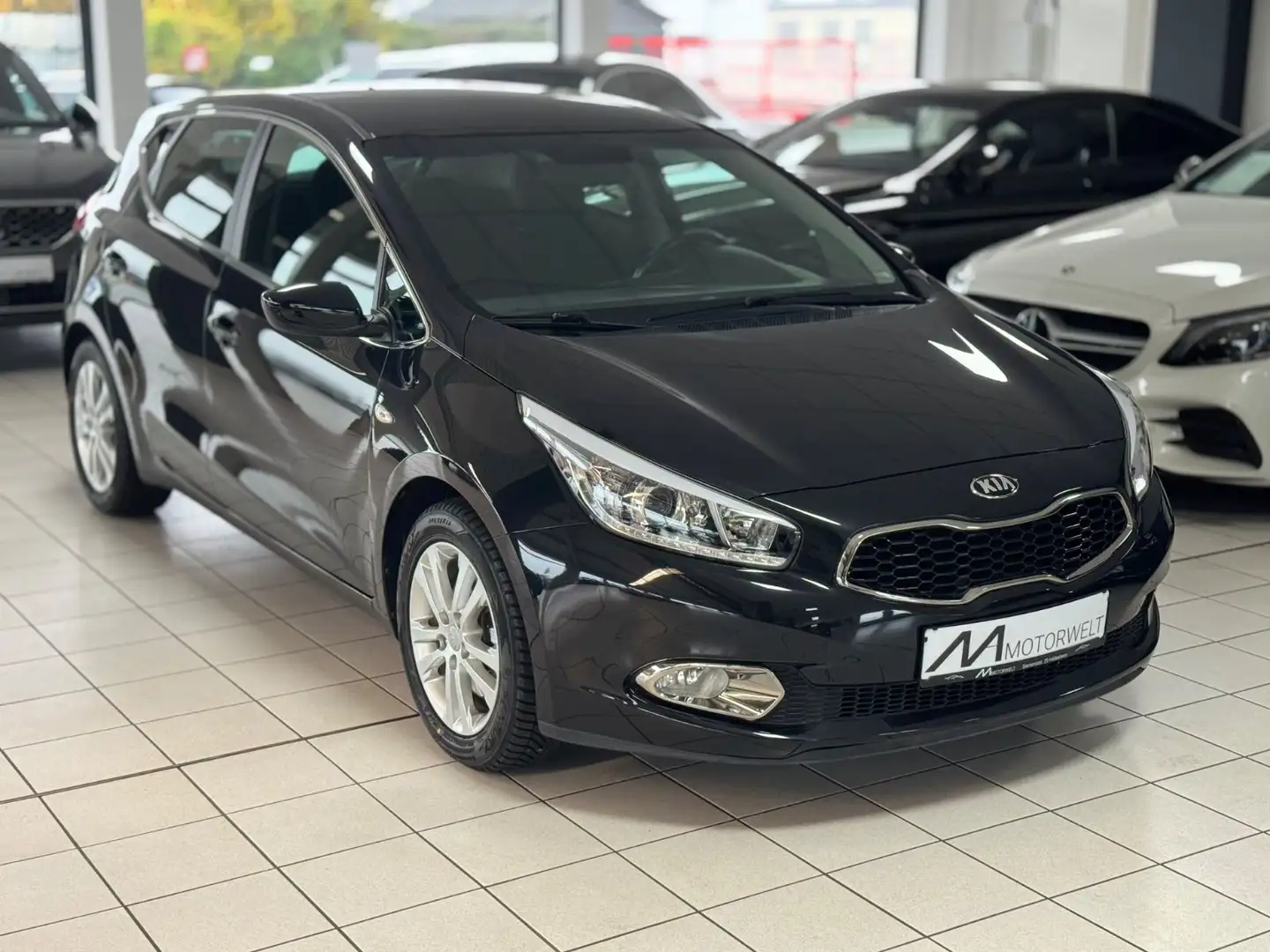 Kia Ceed / cee'd Ceed FIFA World Cup Edition Schwarz - 1
