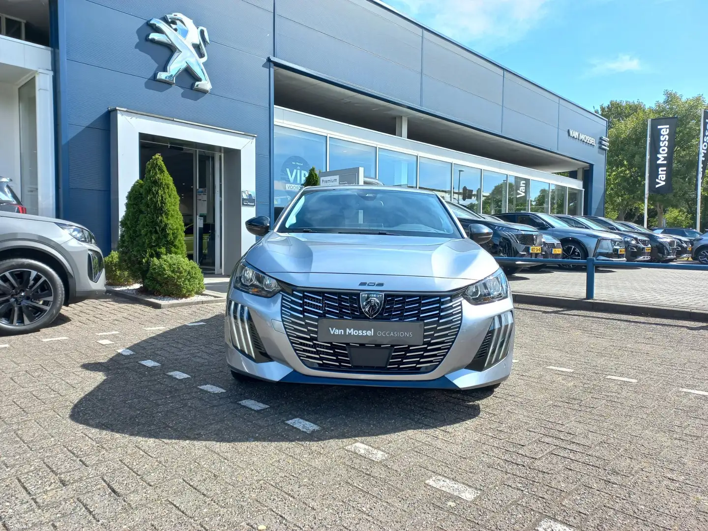 Peugeot 208 Hybrid 100 e-DCS6 Allure Gris - 2