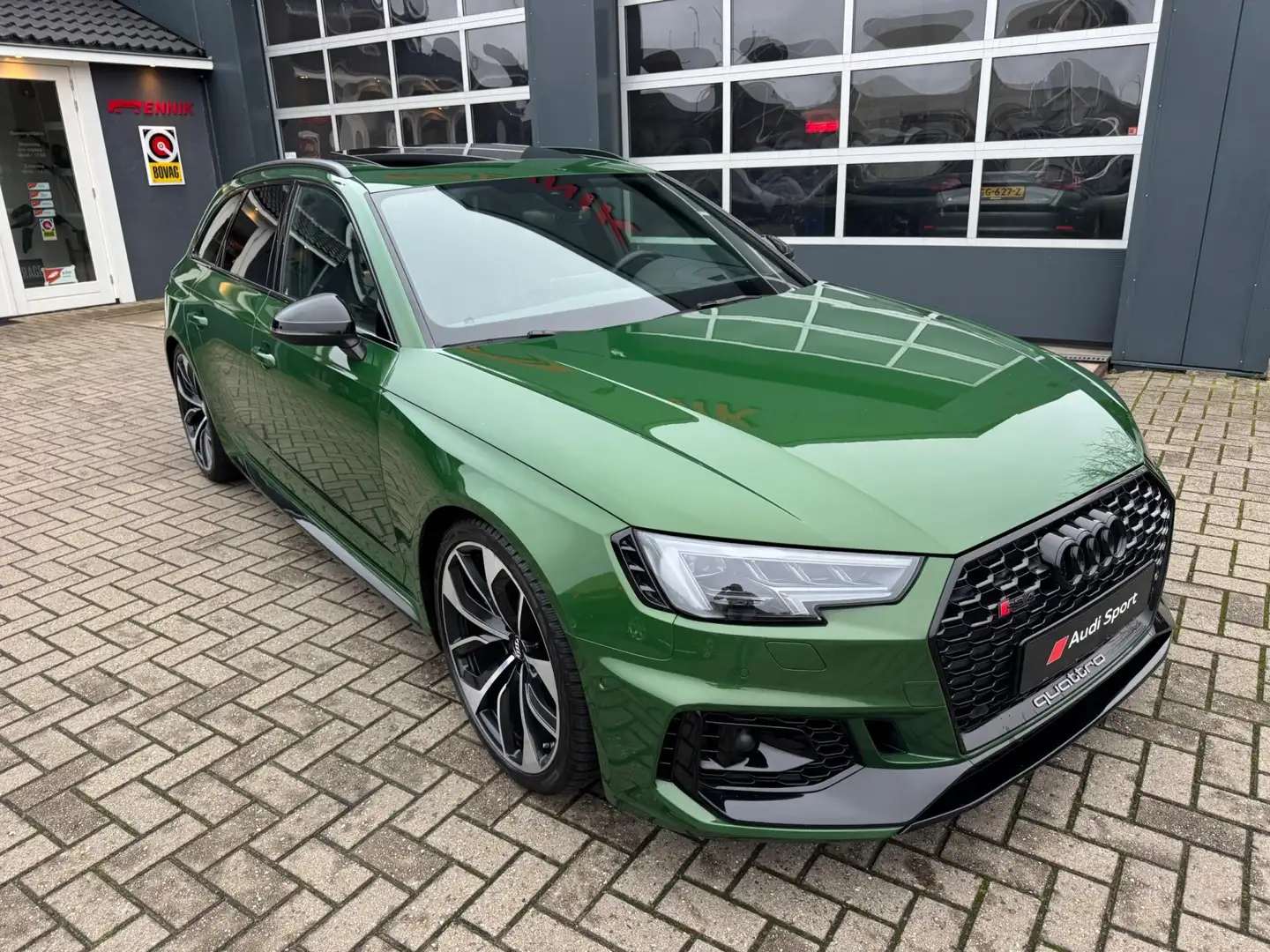 Audi RS4 A4 Avant 2.9 TFSI quattro Exclusive / Pano / 360Ca Groen - 2