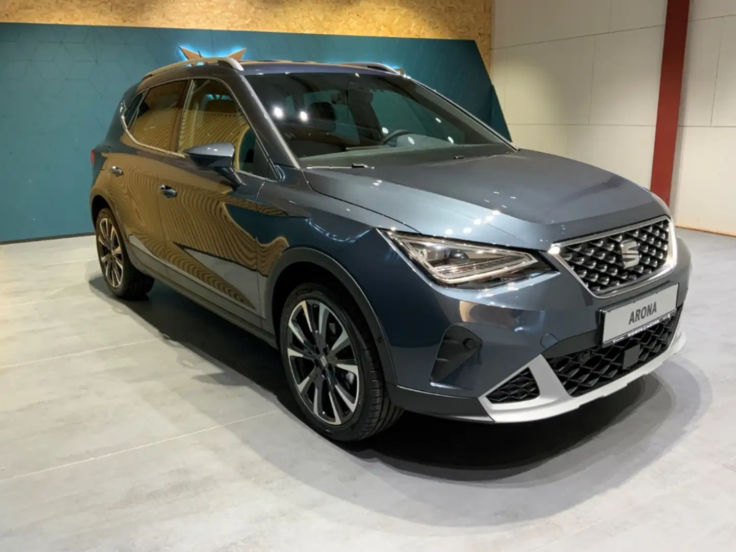 SEAT Arona Xperience 1.5TSI DSG+ACC +Navi+LED Gris - 2