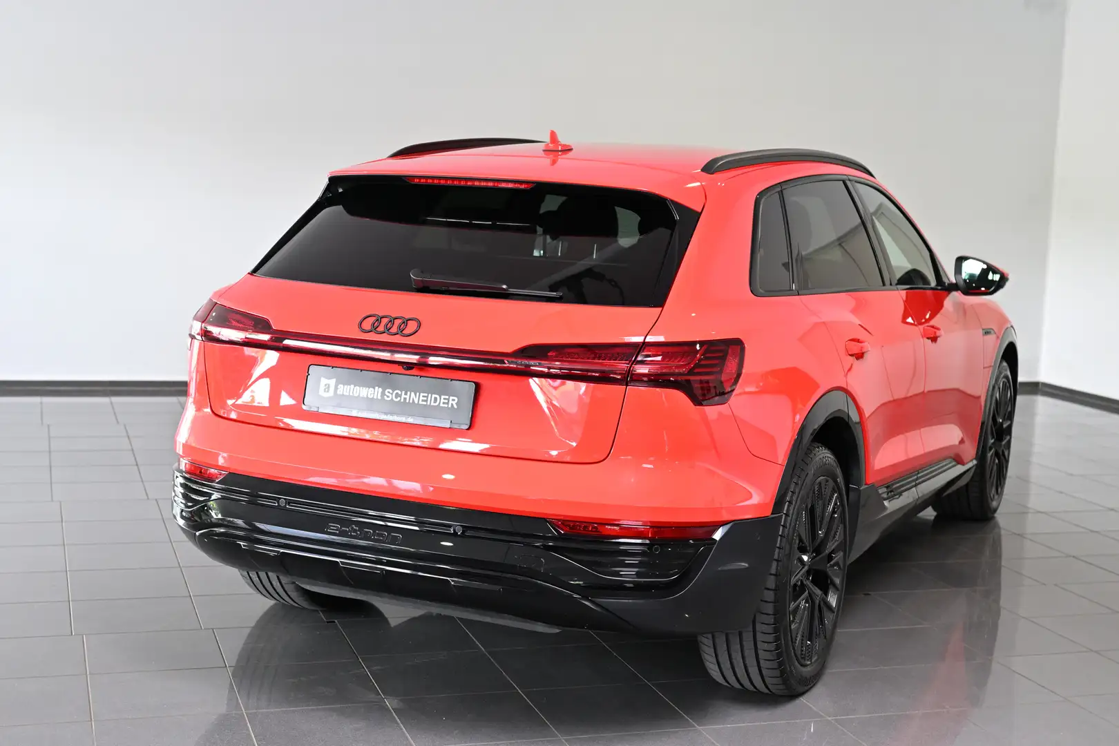 Audi Q8 e-tron 55 Quattro S-LINE HUD B&O Matrix 21 Rot - 2