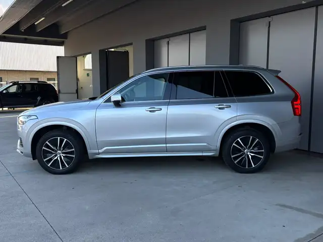 Volvo XC90 view 3