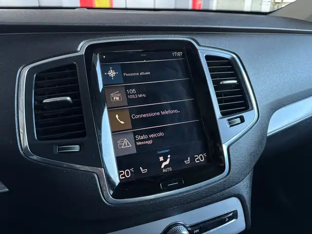 Volvo XC90 view 18