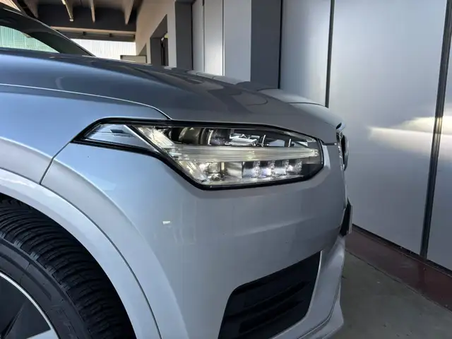 Volvo XC90 view 22