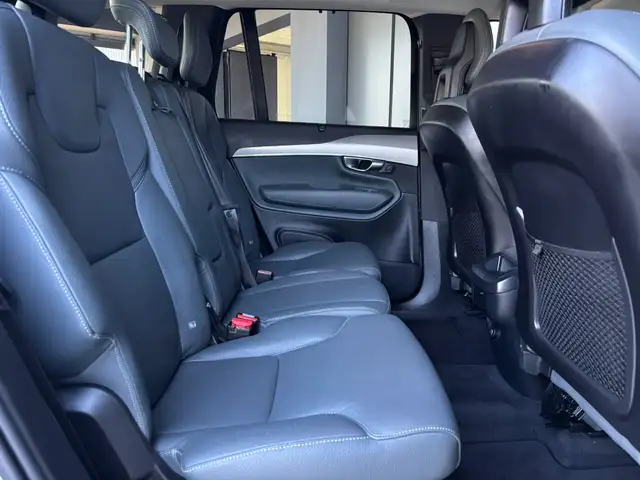 Volvo XC90 view 10