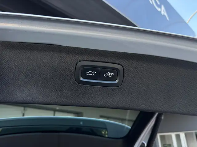 Volvo XC90 view 19