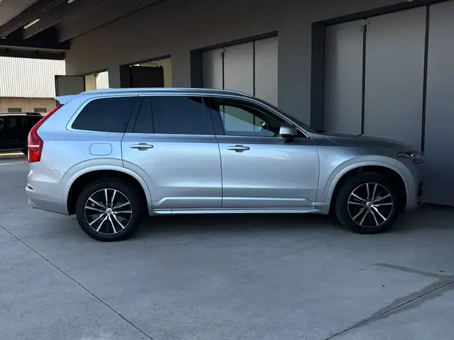 Volvo XC90 view 6
