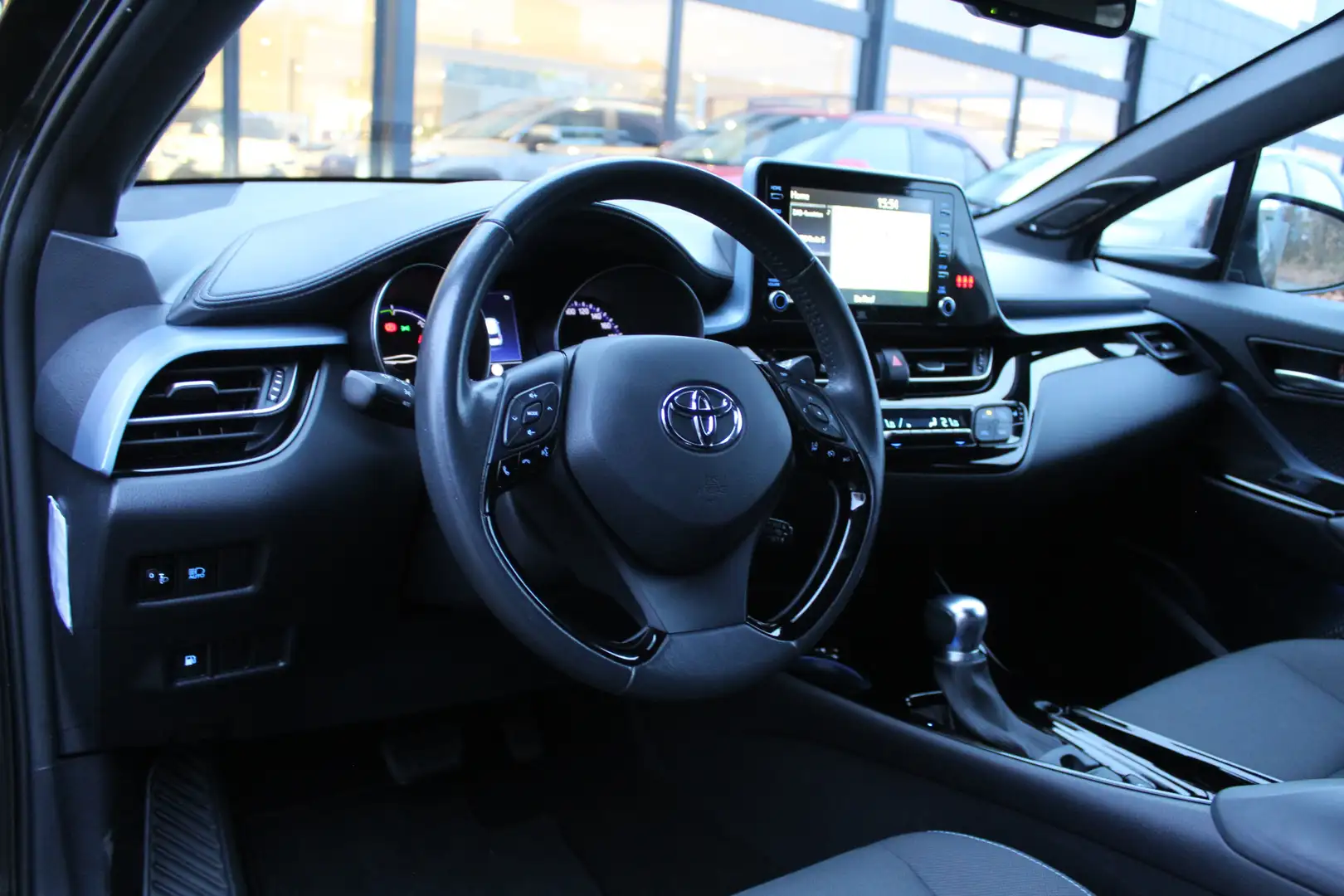 Toyota C-HR 1.8 Hybrid Style | Rijklaar | Trekhaak | Navi | Ap Zwart - 2