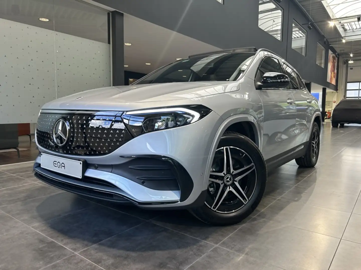 Mercedes-Benz EQA 250 250 + Star Edition Gümüş rengi - 1