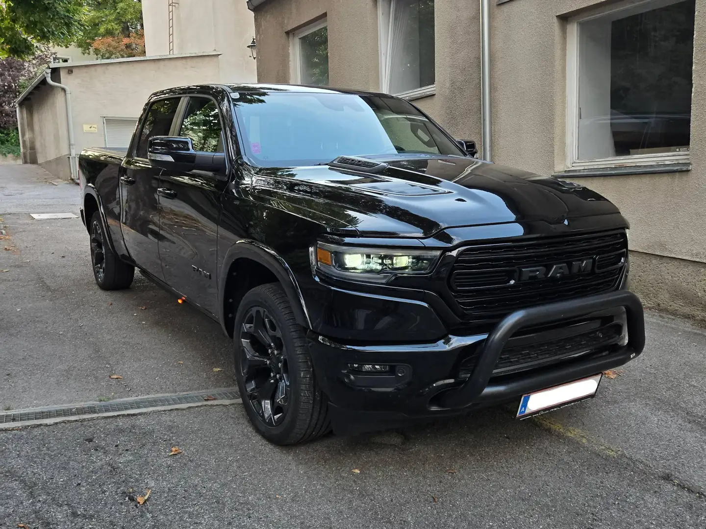 Dodge RAM 1500 Limited Crew Cab 5-sitzig vorsteuerabzugsfähig; Night Edition; 6'4" Long Bed Utility und Technology Group, 4x4 Schwarz - 2