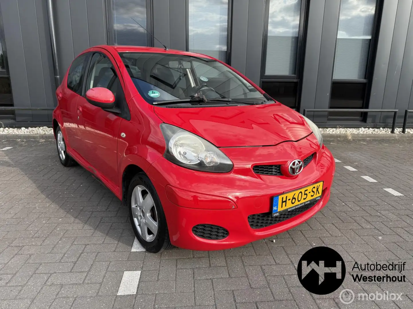 Toyota Aygo 1.0-12V Access Airco Nieuwe APK Elektr ramen Rojo - 1