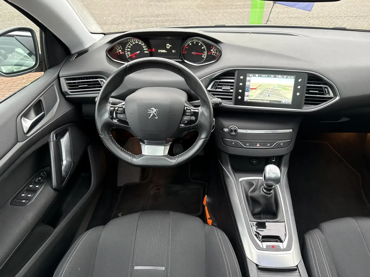 Peugeot 308 1.6 THP Allure airco pano navi trekhaak Gris - 2