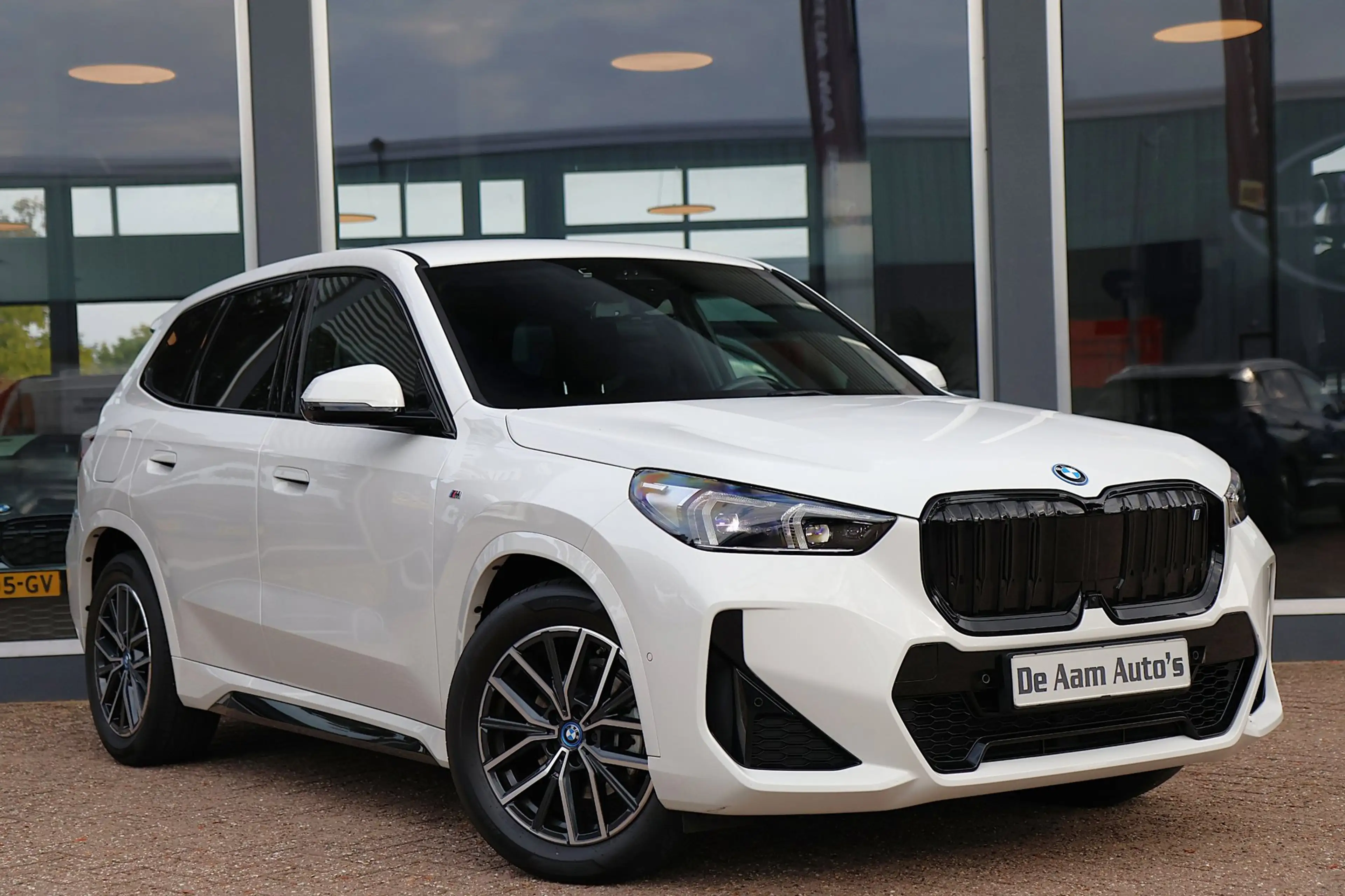BMW iX1 EDRIVE20 BMW IX1 EDRIVE20 M sport elekt stoelen 36 — photo 3