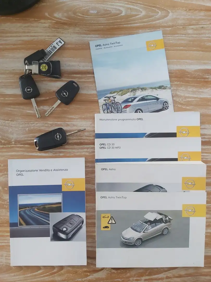 Opel Astra Twintop 1.6 turbo Cosmo 180cv 6m - 2