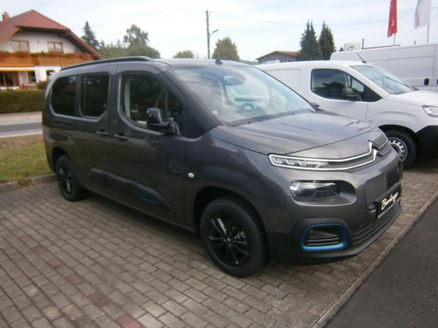 Citroen Berlingo ë-Berlingo XL Elektromotor 136 SHINE Grau - 1