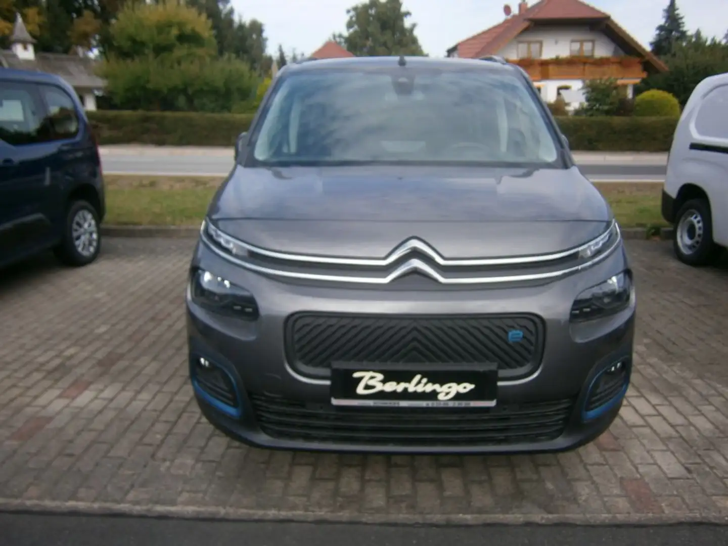 Citroen Berlingo ë-Berlingo XL Elektromotor 136 SHINE Grau - 2