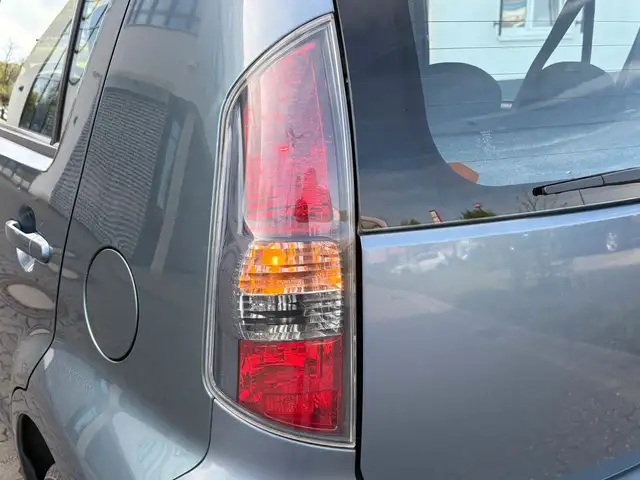 Daihatsu Sirion view 13