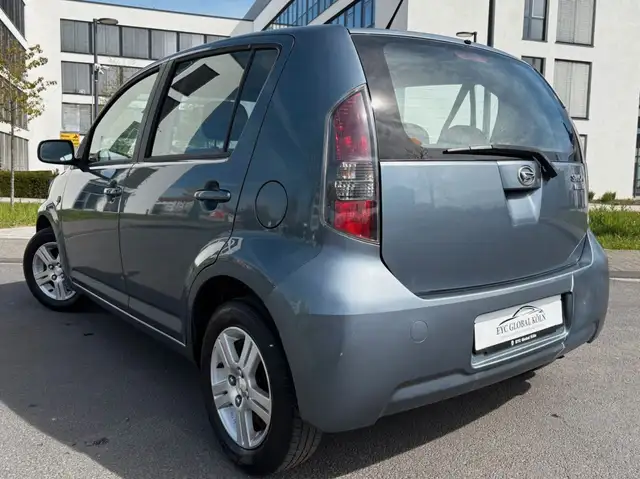 Daihatsu Sirion view 4