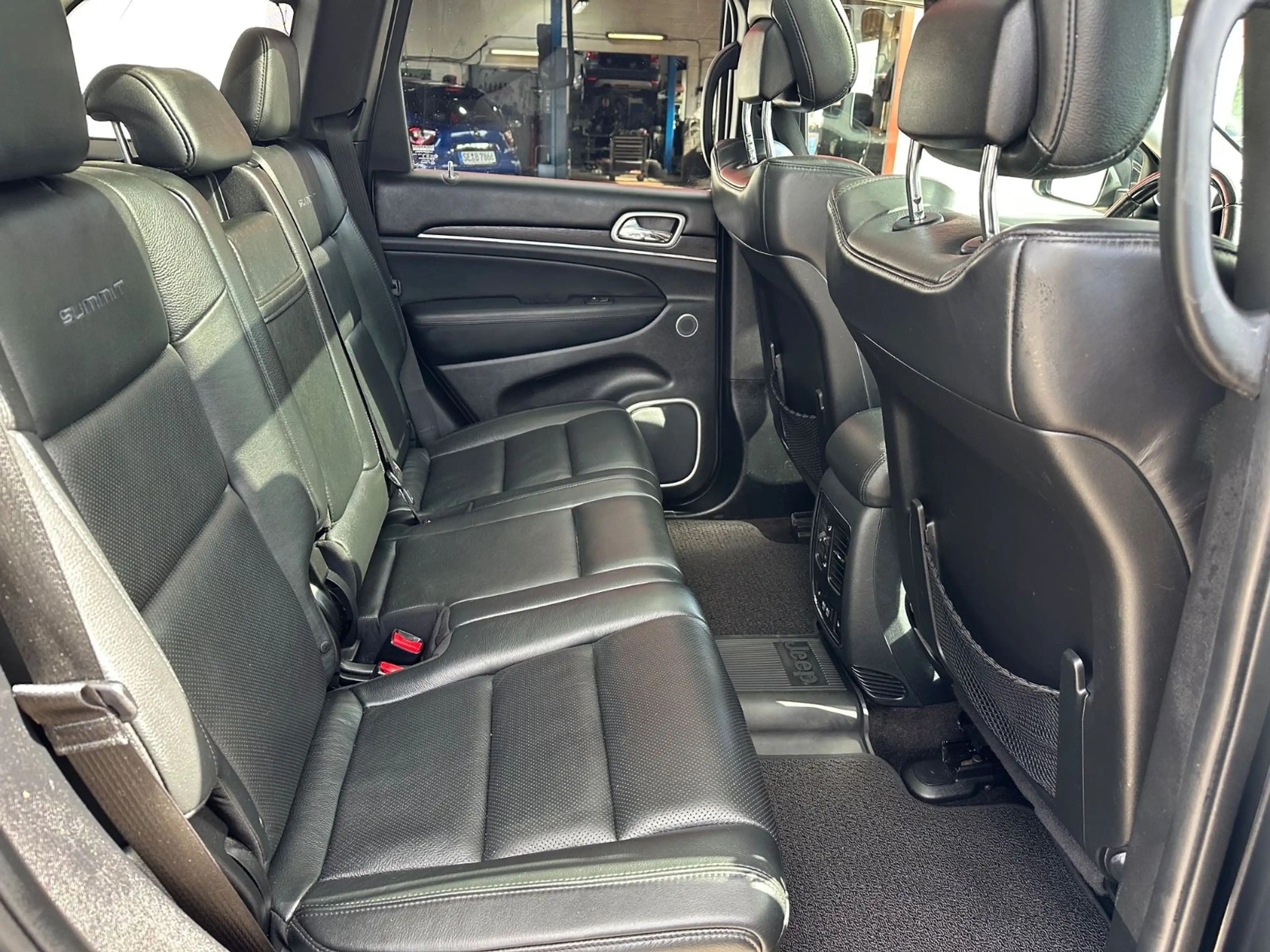 Jeep Grand Cherokee 3.0 CRD Summit/PANO/AHK/LEDER/H&K — photo 15
