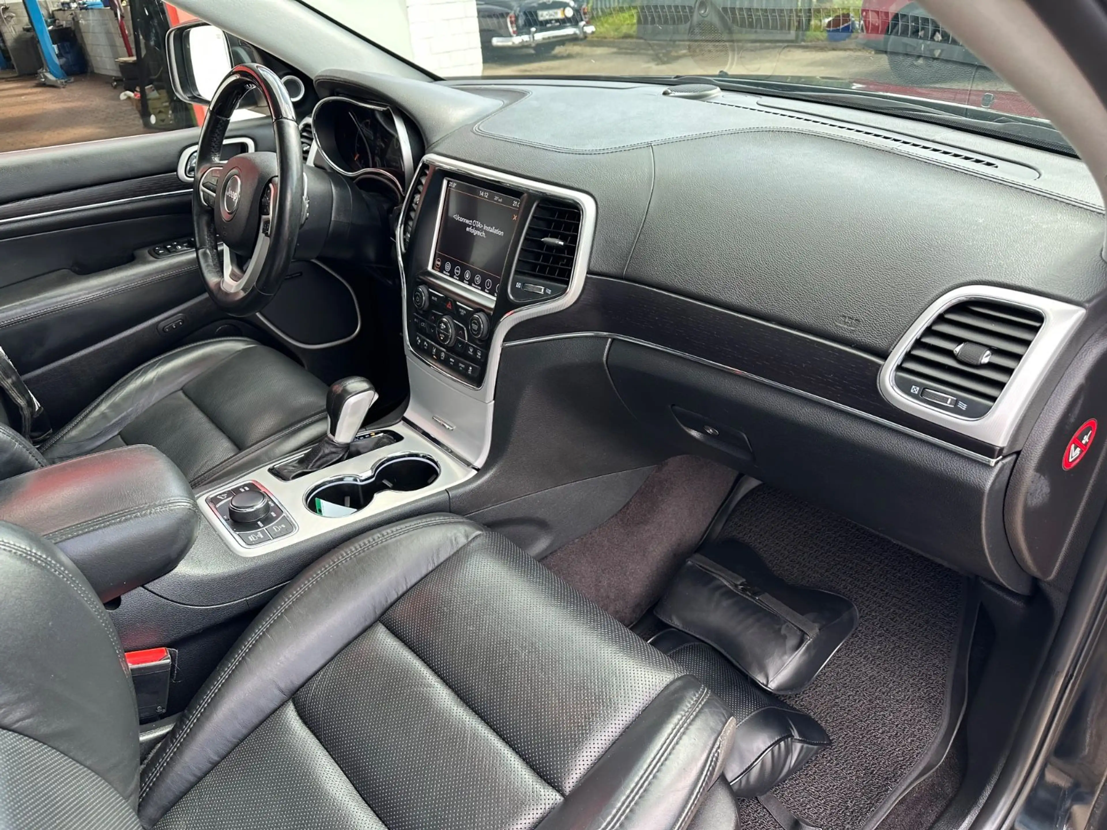 Jeep Grand Cherokee 3.0 CRD Summit/PANO/AHK/LEDER/H&K — photo 13