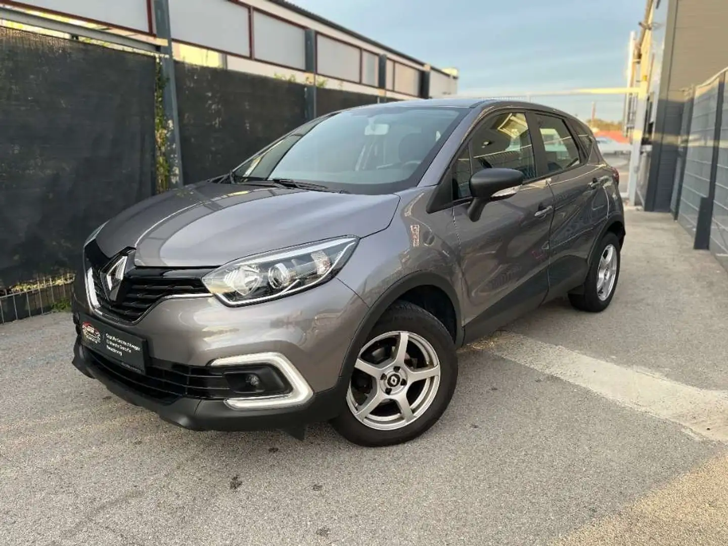 Renault Captur TCe 90 Life**EINTAUSCHBONUS**FINANZIERUNG**GARA... Grau - 2