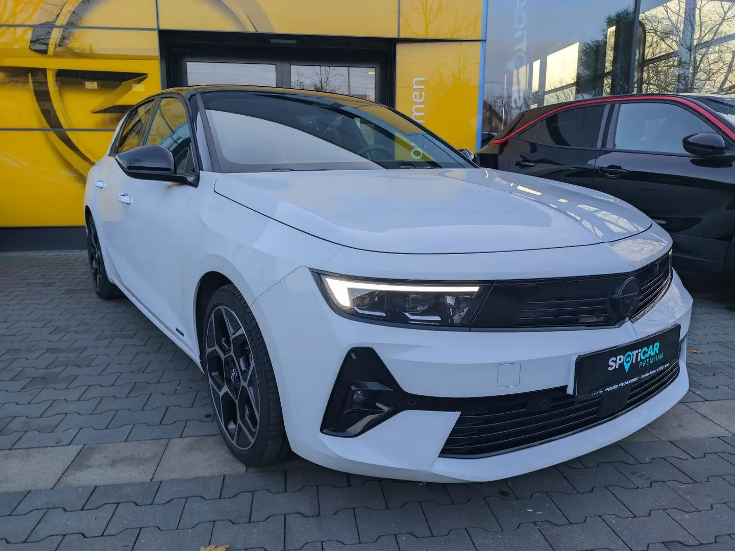 Opel Astra L Hybrid Ultimate-Paket,HUD,Schiebed.,18" Weiß - 1