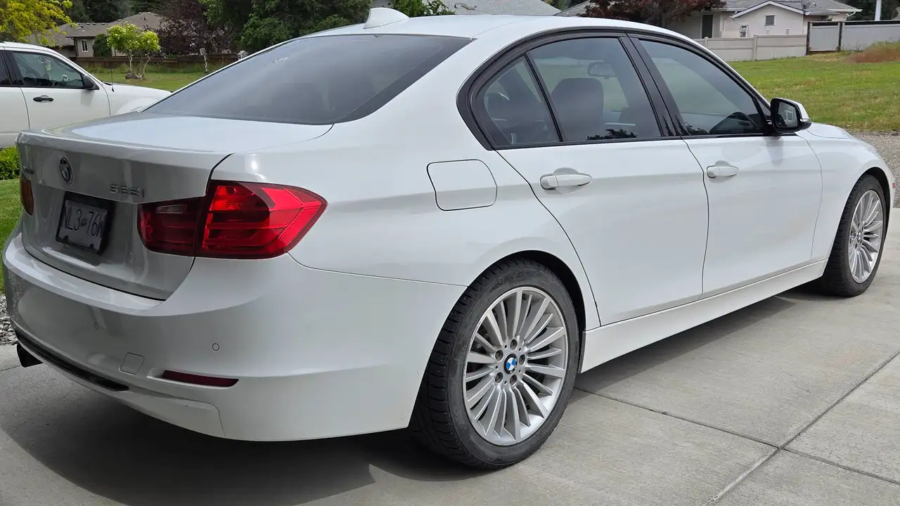 BMW 3 Series photo BMW 3 Series